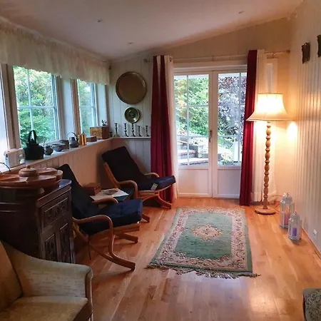 Sjarmerende Feriehus I Olden Rett Ved Fjorden Stryn Exterior photo