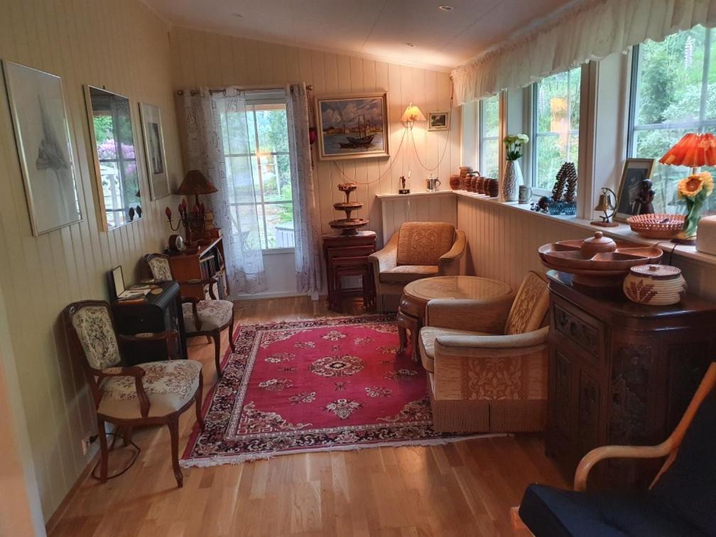 Sjarmerende I Olden Rett Ved Fjorden Feriehus