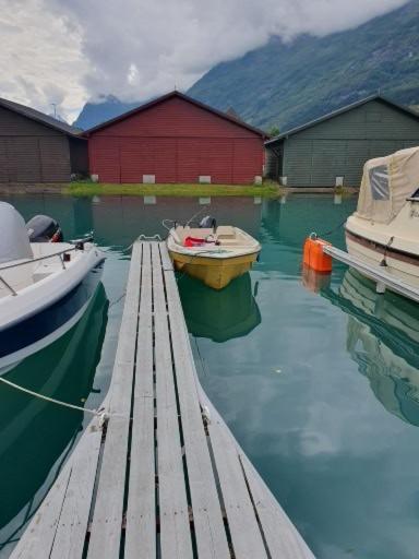 Feriehus Sjarmerende I Olden Rett Ved Fjorden